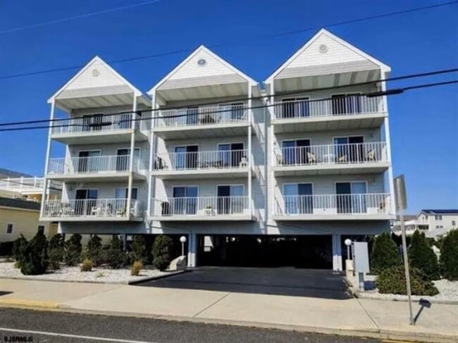 Building Photo - 3901 Ocean Ave Unit 2 Rental