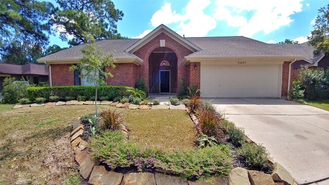 5227 Clarkston Ln