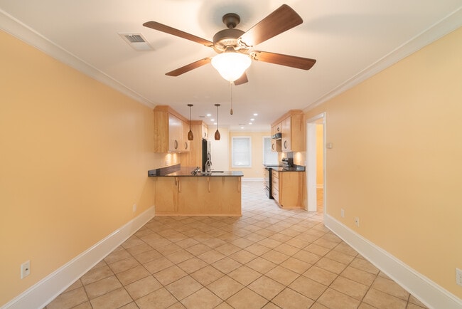 Sala de estar y cocina - 424 Howle Ave