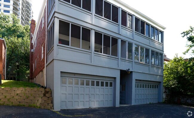 Back of the property w porches - 2023 Edgecliff Pt Unidad 1