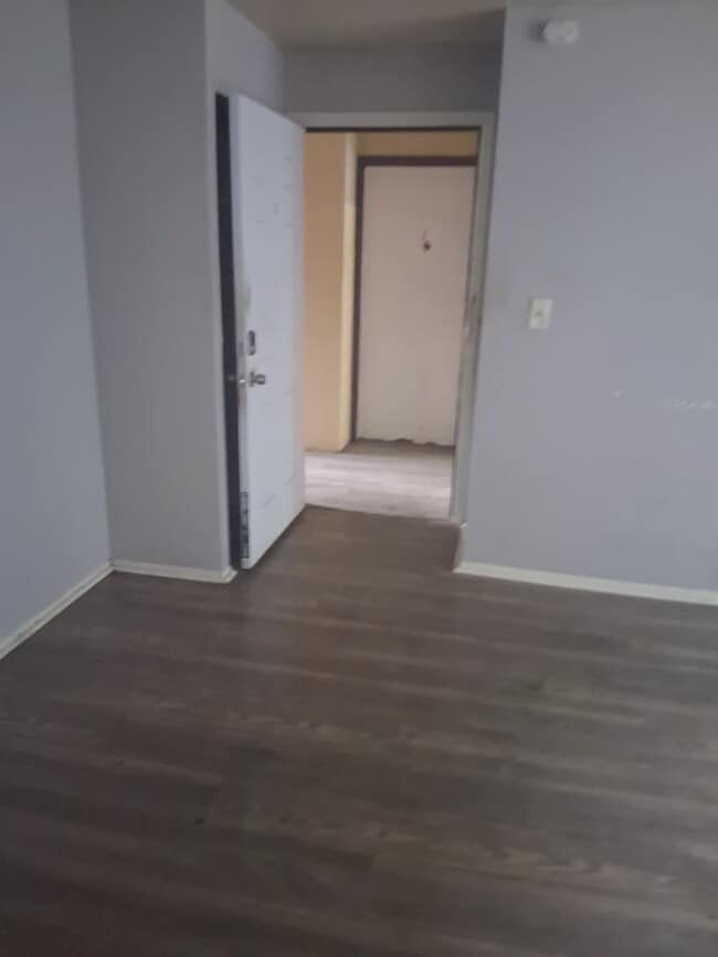 Building Photo - 16818 Grovewood Ave Unit 2