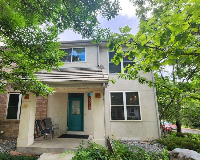 Building Photo - Stunning 3 Bedroom Townhome Tucked Away In...