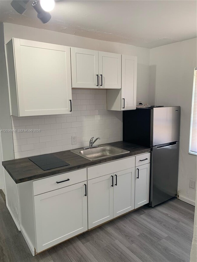 Photo - 2123 Wilson St Unidad E