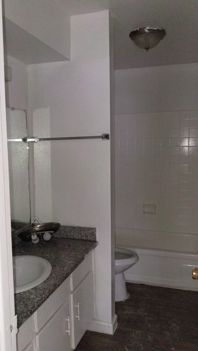 Building Photo - 5625 Antoine Dr Unit 708