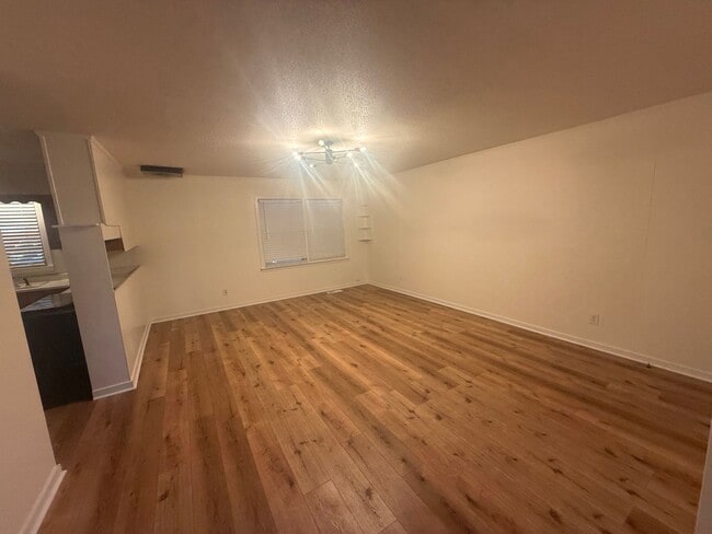Photo - 3 bed 2 bath in the heart of the city