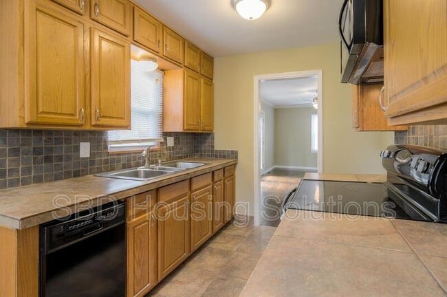 Photo - 2912 Englewood Terrace