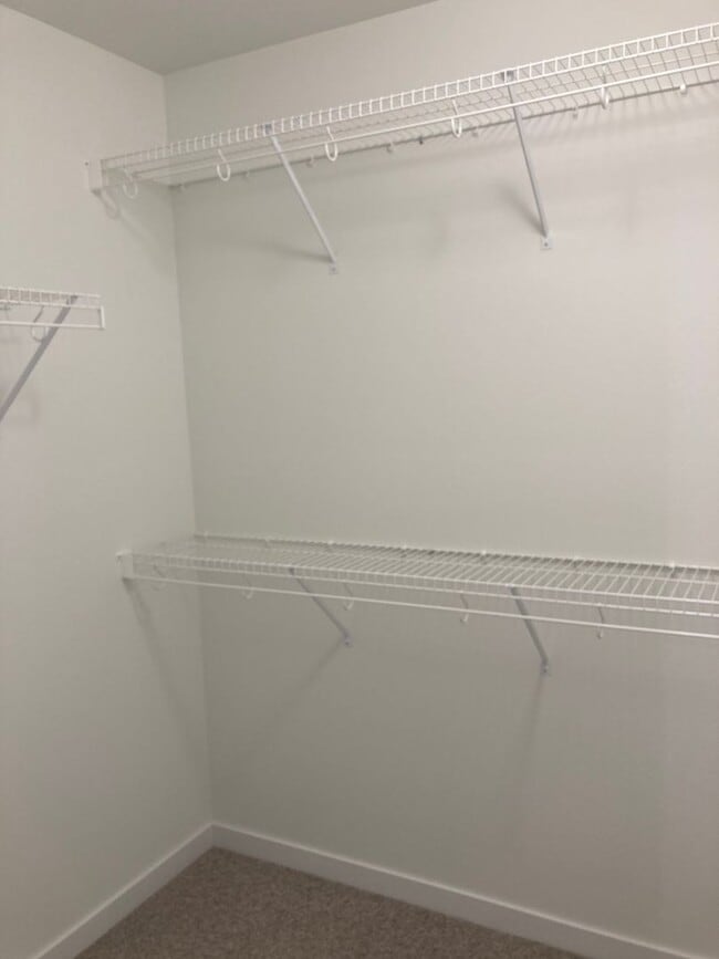 Building Photo - 3 Bed 3 Bath Twin Home