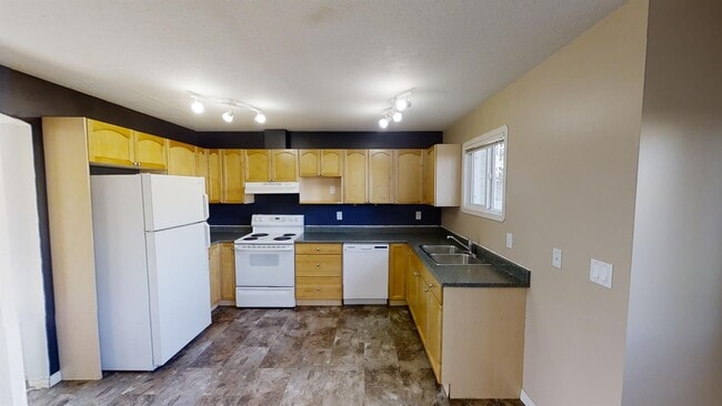 Photo - 9612-990A 90a St