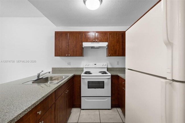 Photo - 2429 W 78th St Unit 102