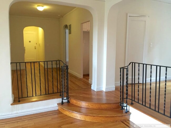 Building Photo - 135 W 225th St