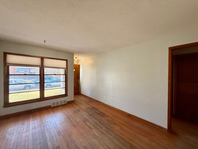 Building Photo - 2263 S Glendale St