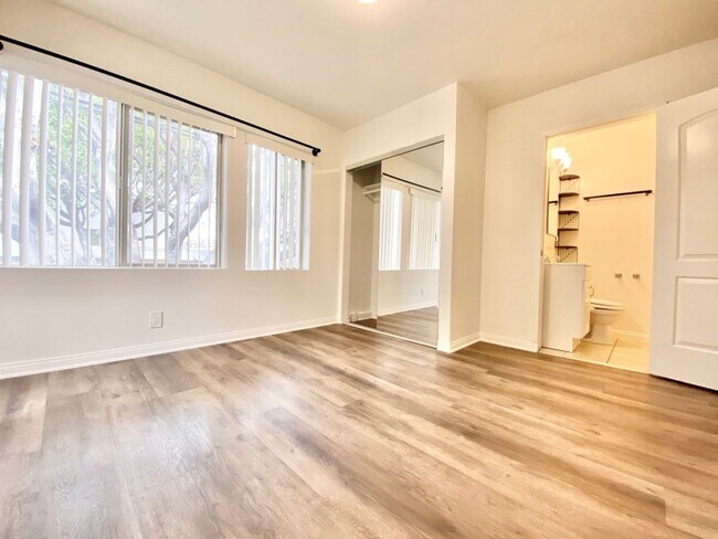 2116-2118 E. Cesar Chavez Avenue