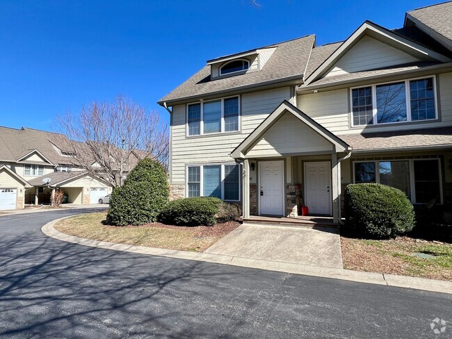 Building Photo - 3-Bed, 3-Full Bath, End Unit, 1-Car Garage! Rental