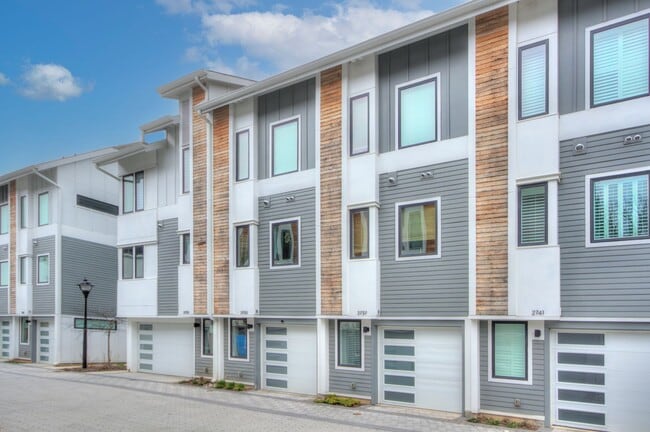 Building Photo - 2737 Shenandoah Ave