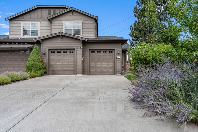 859 SW Blakely Rd