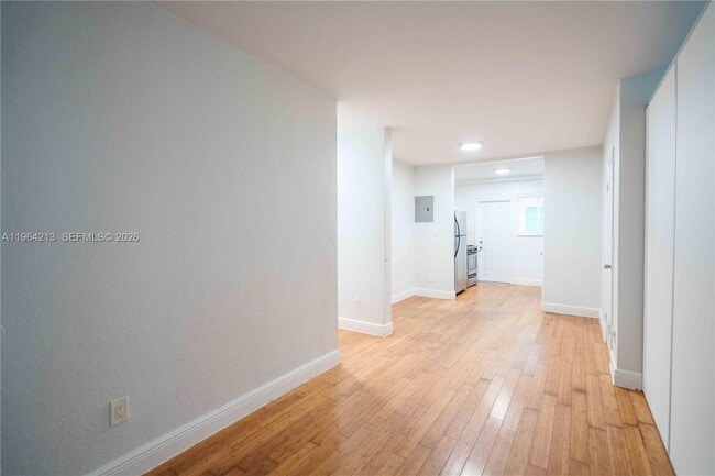 Building Photo - 7325 Carlyle Ave Unit 8