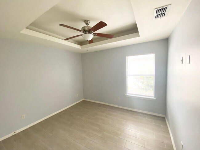 Photo - 1227 Whiteoak Dr Unit 2