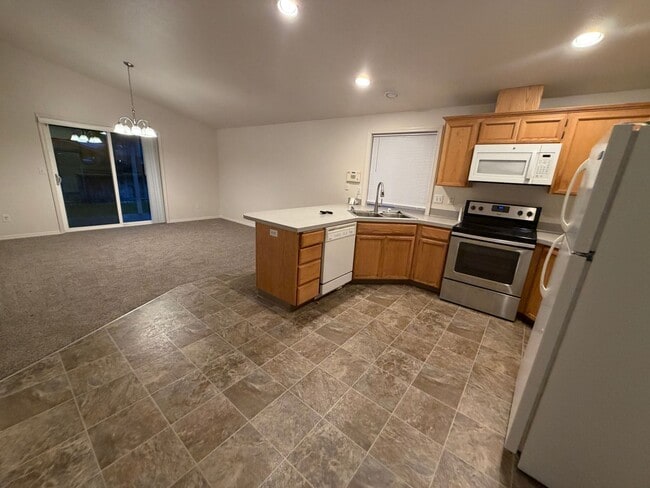 Photo - 3 bed|2 bath house with NEW PAINT & CARPET!