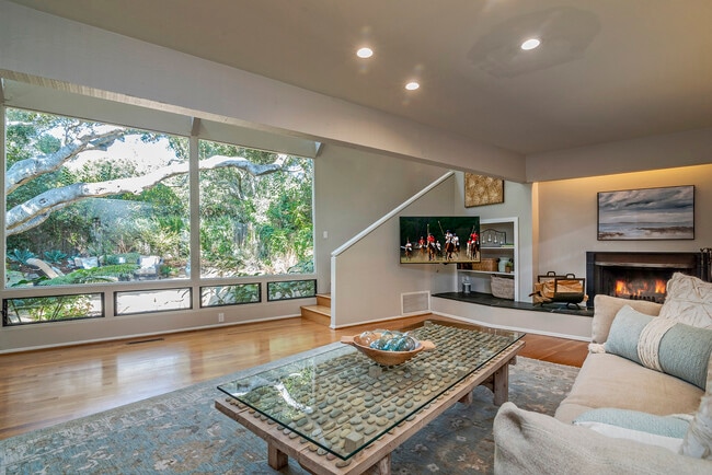 Photo - 548 San Ysidro Rd