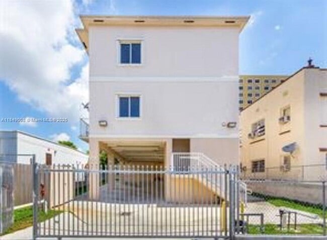 Building Photo - 1063 SW 2nd St Unit 2 Rental