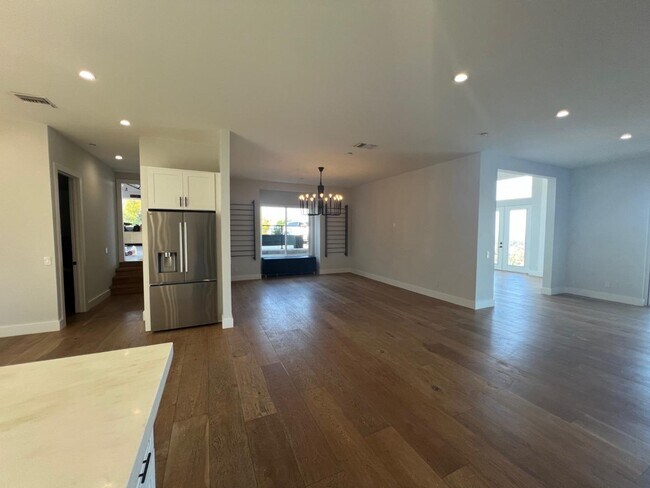 2378 Edgehill Rd