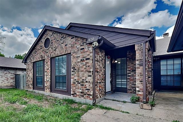 Building Photo - 420 Dollins St
