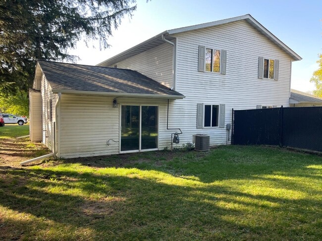 Photo - 105 Graham St