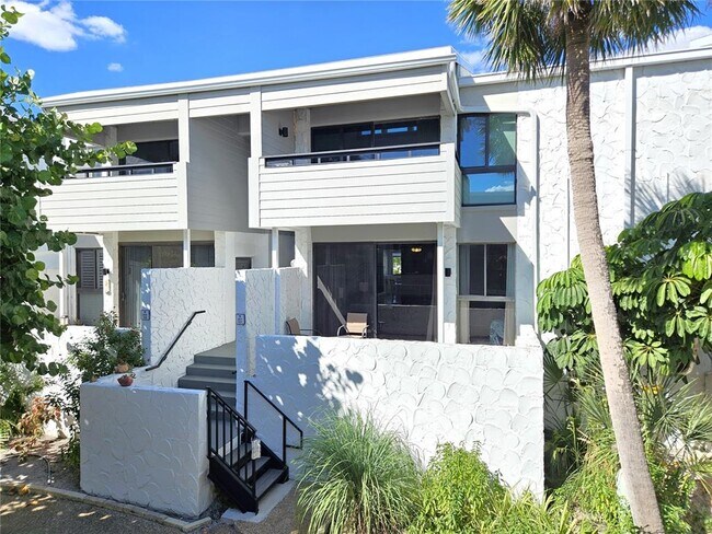 Building Photo - 1555 Tarpon Center Dr Unit 107