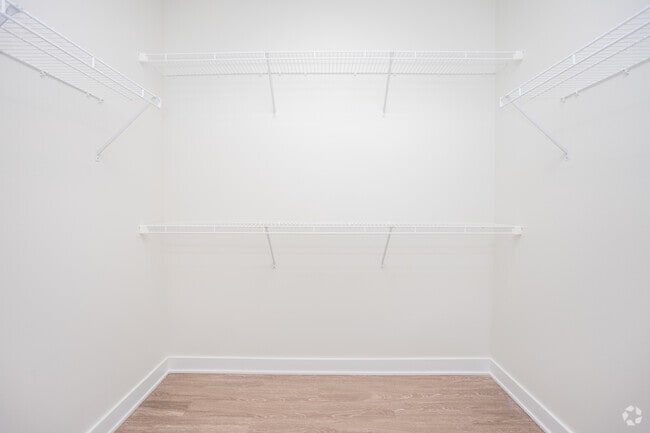 2BR, 2BA - Elm/1,277 SF