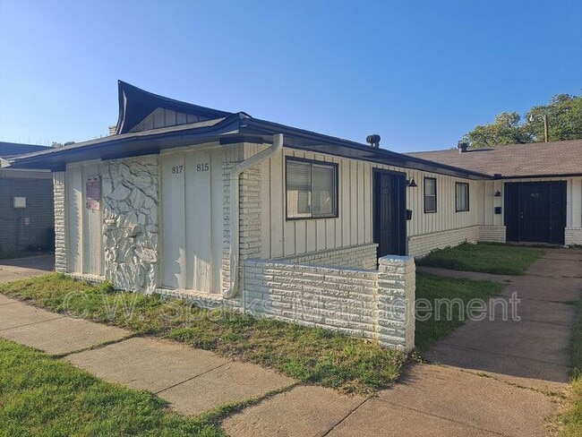 Building Photo - 817 Bluebird Dr