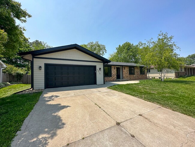 Photo - 3419 Taft Ave