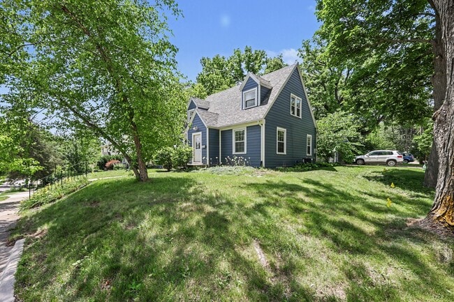 Photo - 307 Doty Ave