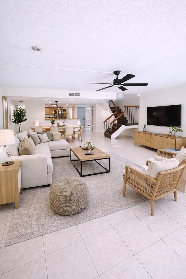 Building Photo - 793 NE 206th St