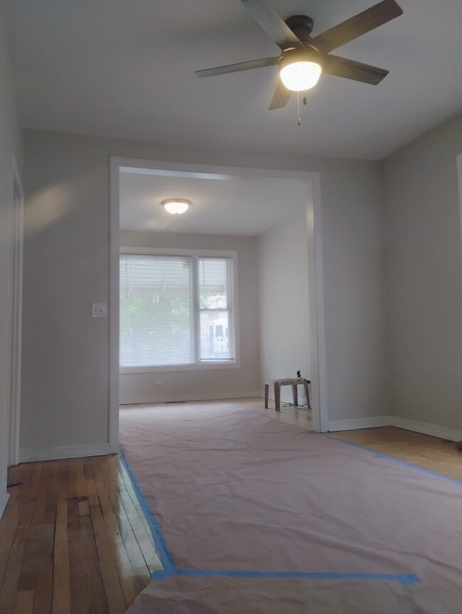 Photo - 1910 W 61st St