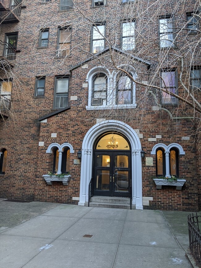 Entrada del edificio - 43-33 46th St Unidad A8