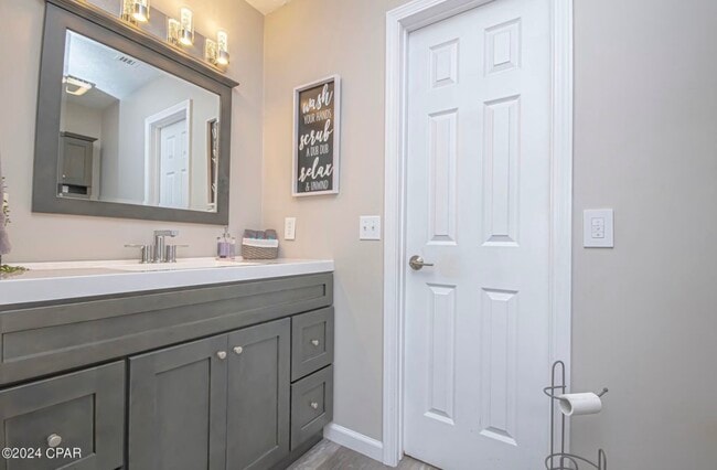 Photo - 2712 Banyan St