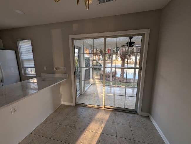 Dining Area - 682 Wilshire Ln