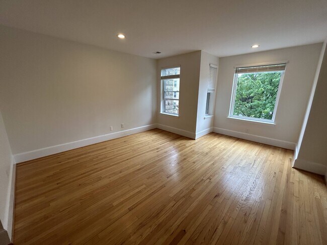 Photo - 1439 Girard St NW Unit 3