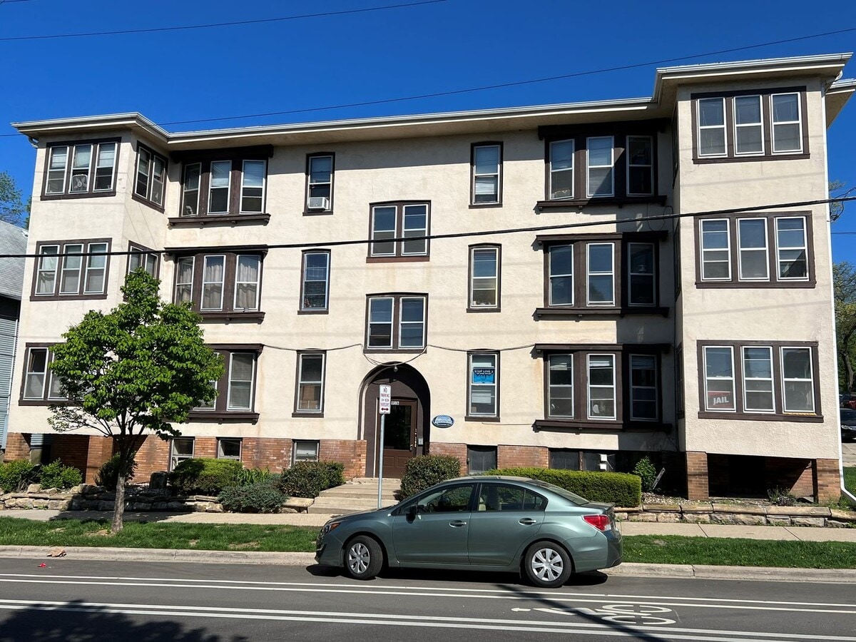 916 E Gorham St - 916 E Gorham St