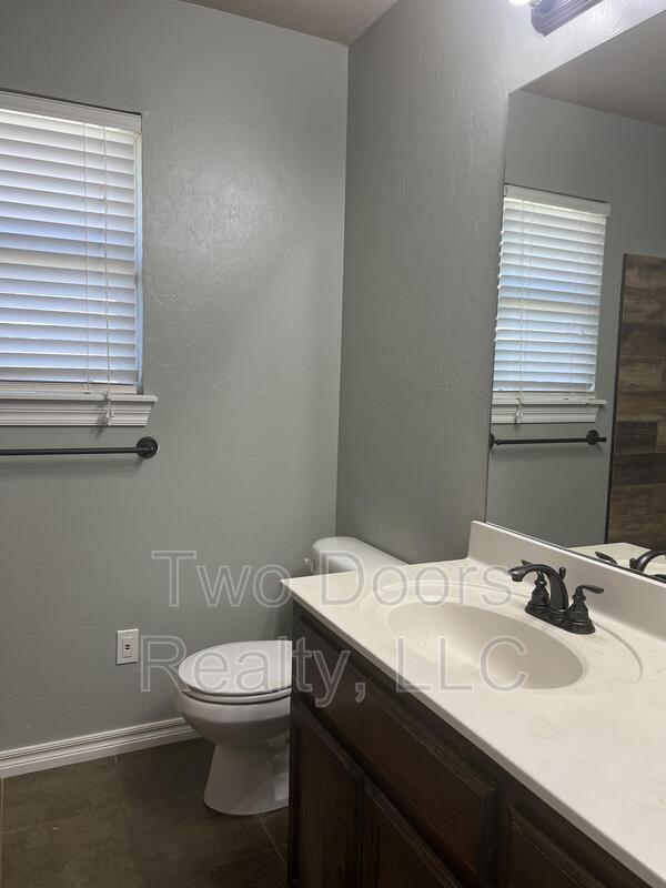 Photo - 901 Greenfield Ave