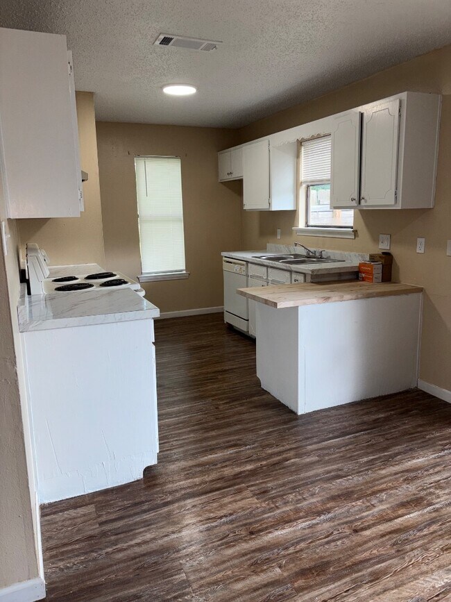 Photo - 1908 Meadowgreen Dr