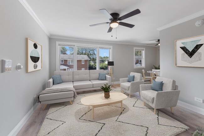 Building Photo - Updated 2 Bed in Lake Bluff | Parking Included | Pet Friendly | Top Schools Unit F