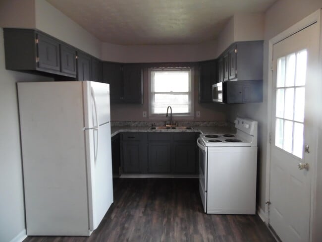 Photo - 2801 Easthills Dr