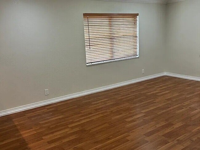 Photo - 1300 Moffett St Unidad 314