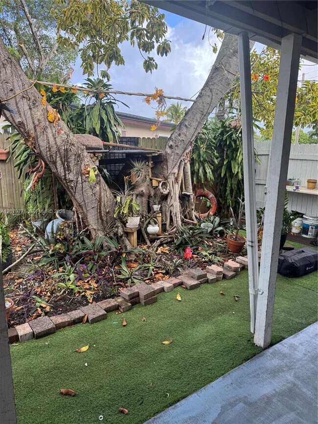 1625 NW 9th Ave Unit A