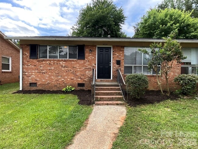 Building Photo - 4928 Malibu Dr