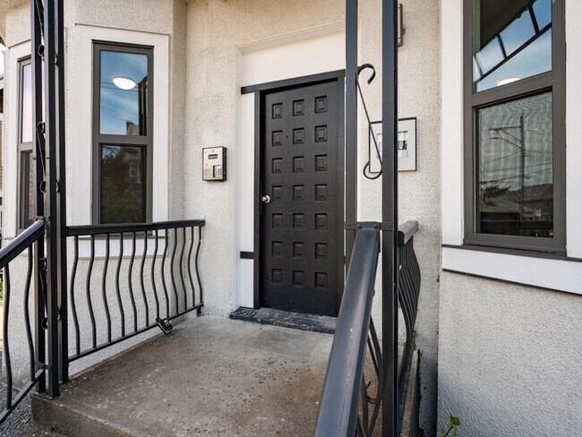 549 Prideaux St Unit 1