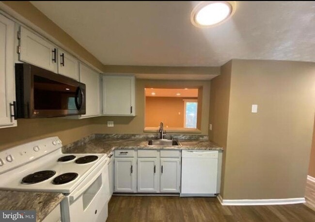 Building Photo - 14103 Armilla Ct