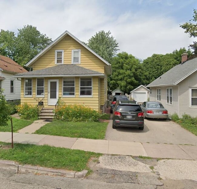 Building Photo - Unique Rental Home