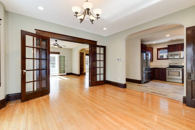 Photo - 1395 Englewood Ave